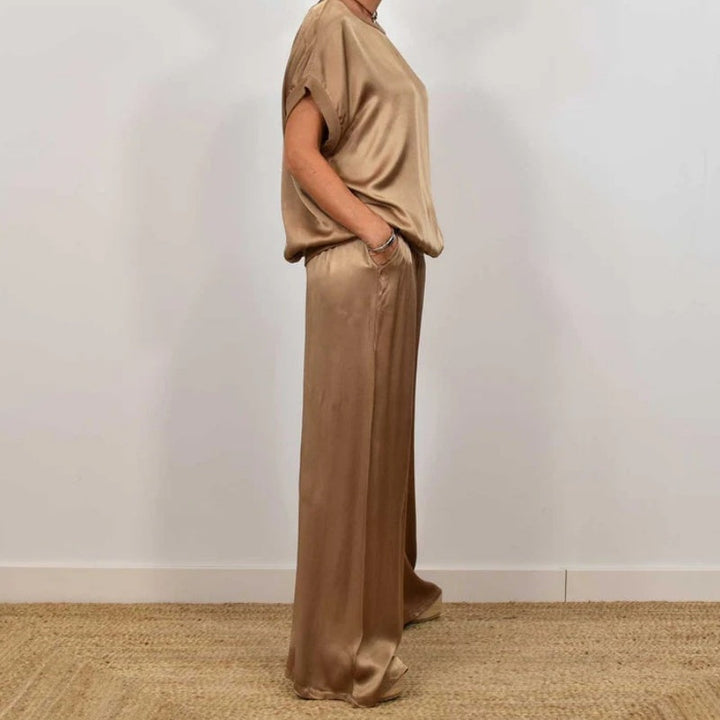 Women's - Two-Piece Set - Stylish and Comfortable - Perfect for Any Occasion - Trendy Outfit for Women