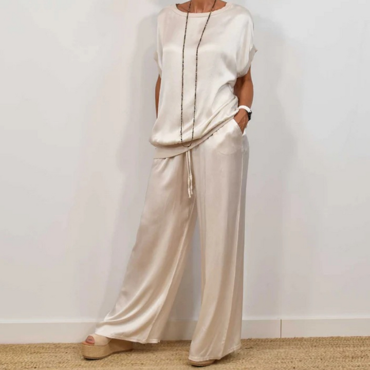 Women's - Two-Piece Set - Stylish and Comfortable - Perfect for Any Occasion - Trendy Outfit for Women