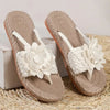 Fashion sandals with flowers