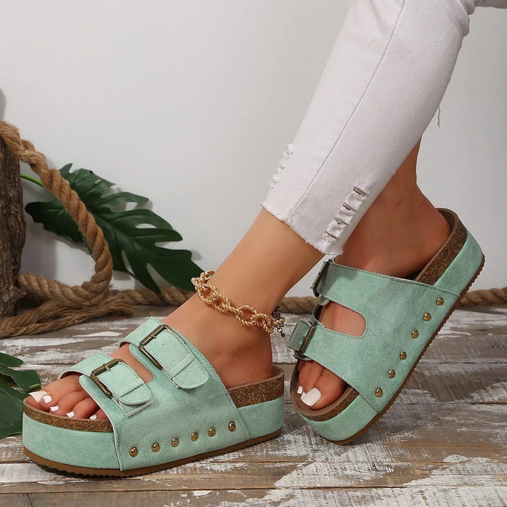 Sandals with double strap and buckle