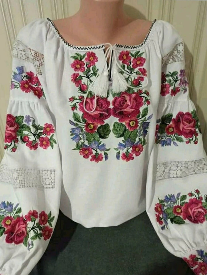 Boho blouse with floral print and lantern sleeves