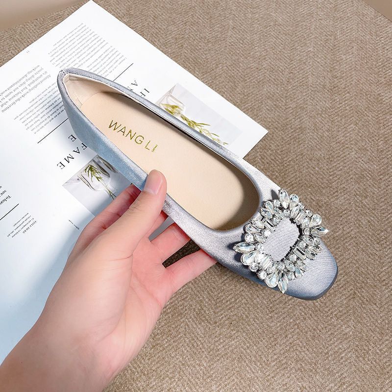 Embellished ballerinas with a satin finish