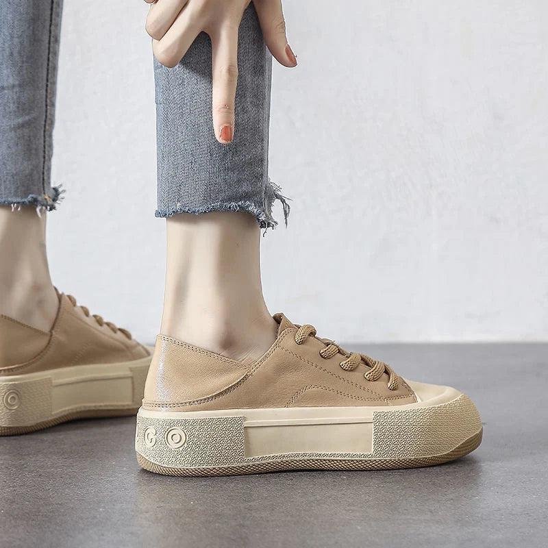 Trendy platform sneakers with metallic effect