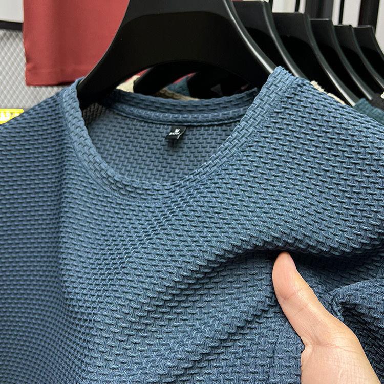 Breathable round T-shirt made of mesh for the summer