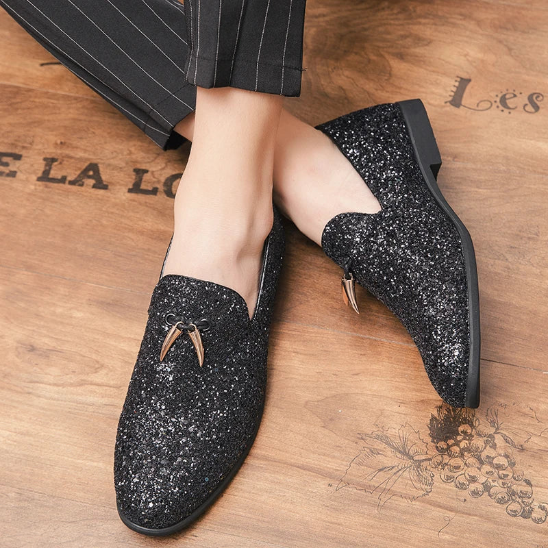 Elegant slip-on shoes with glitter and tassels