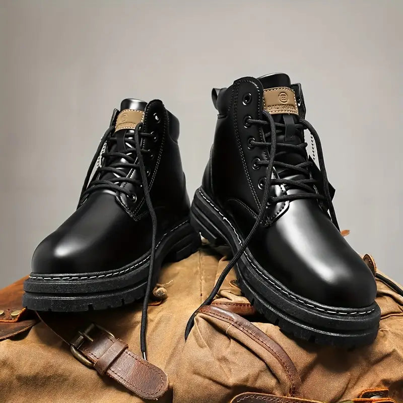 Robust leather boots with non-slip platform sole