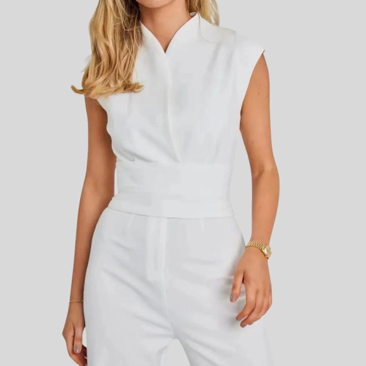 Elegant sleeveless jumpsuit with waist cinching