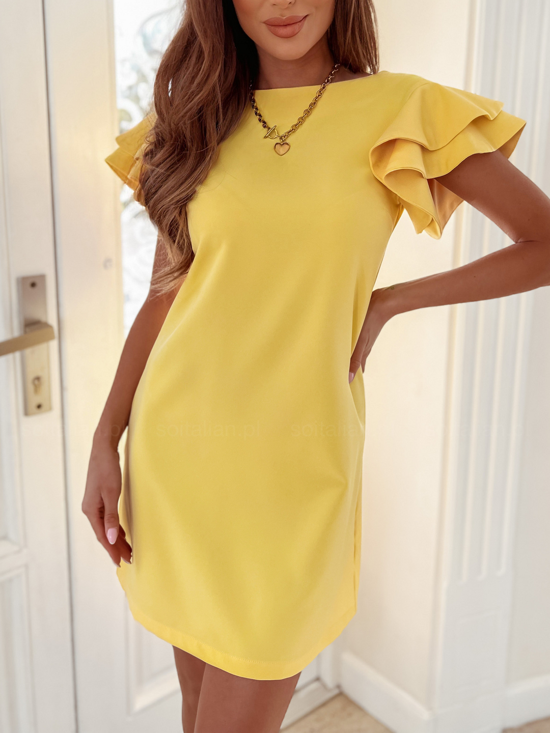 Backless dress with puff sleeves