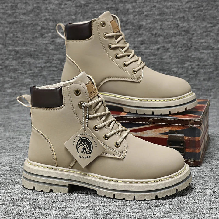 Robust leather boots with non-slip platform sole