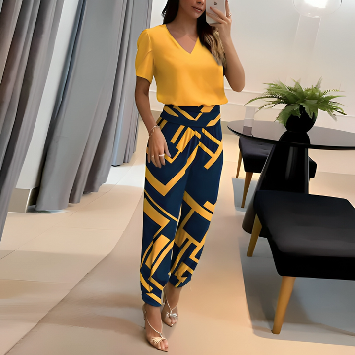 Trendy blouse and trousers set for women