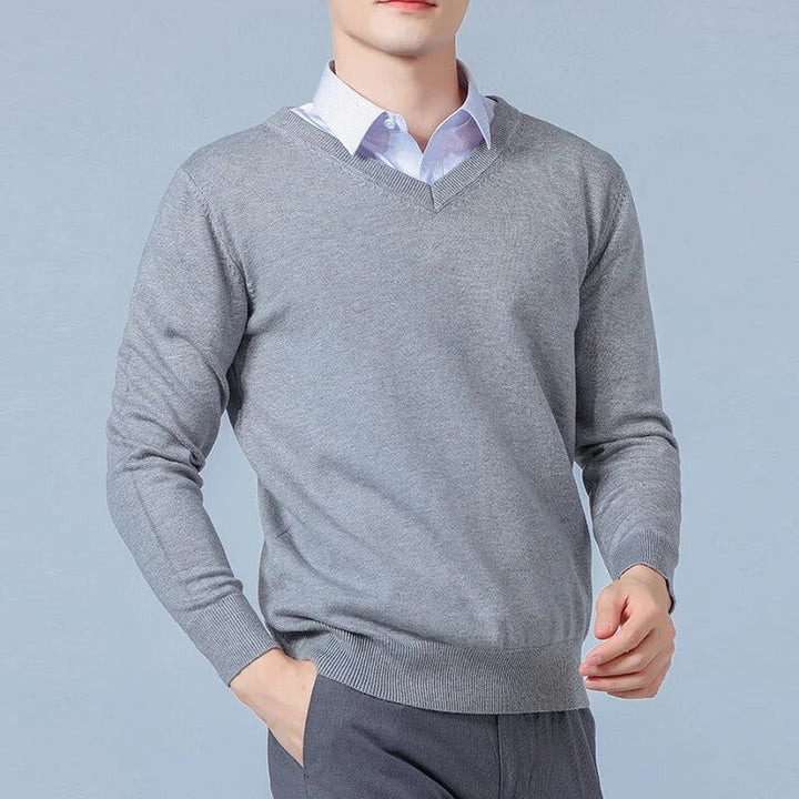 Solid jumper with V-neck