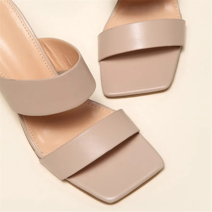 Elegant sandals with heel and square toe