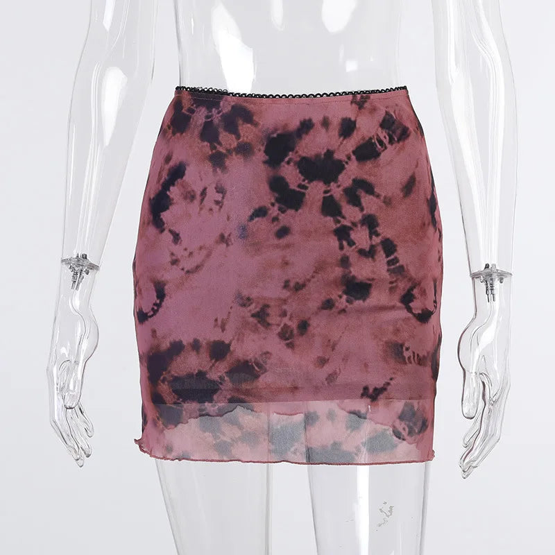 Trendy layered mini skirt with abstract print