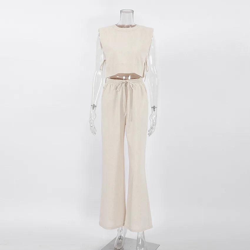 Two-piece set with sleeveless top and wide trousers