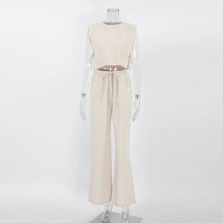 Two-piece set with sleeveless top and wide trousers