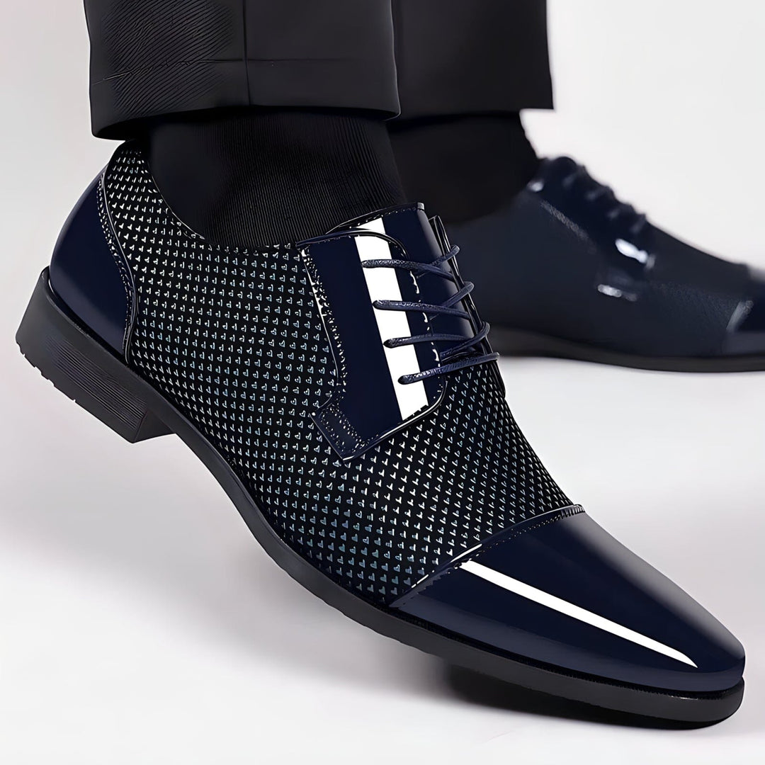 Lace-up shoes with textured surface