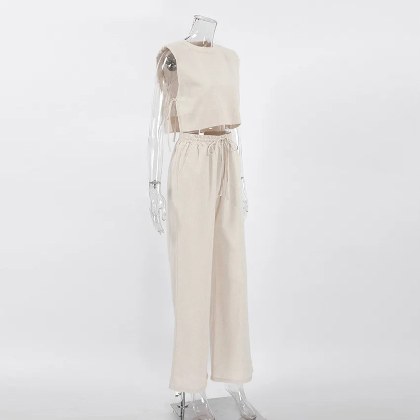 Two-piece set with sleeveless top and wide trousers