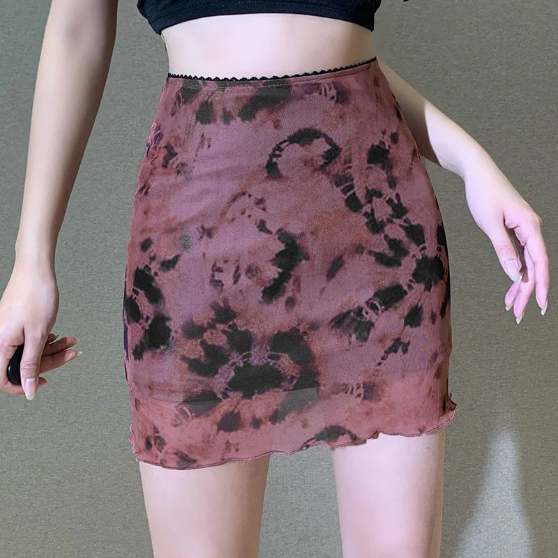 Trendy layered mini skirt with abstract print