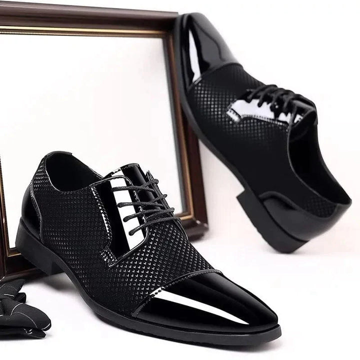 Lace-up shoes with textured surface