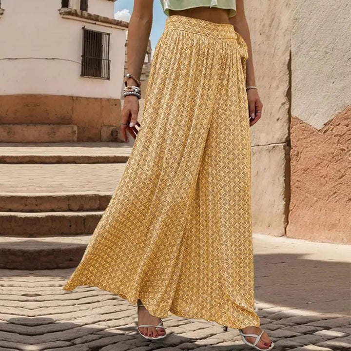 High-waisted wide trousers with print pattern