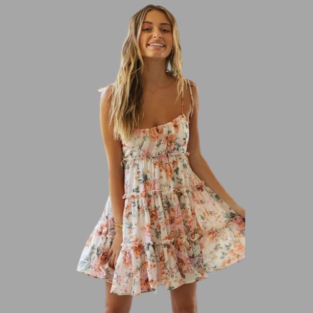 Playful, tiered mini dress with a delicate print