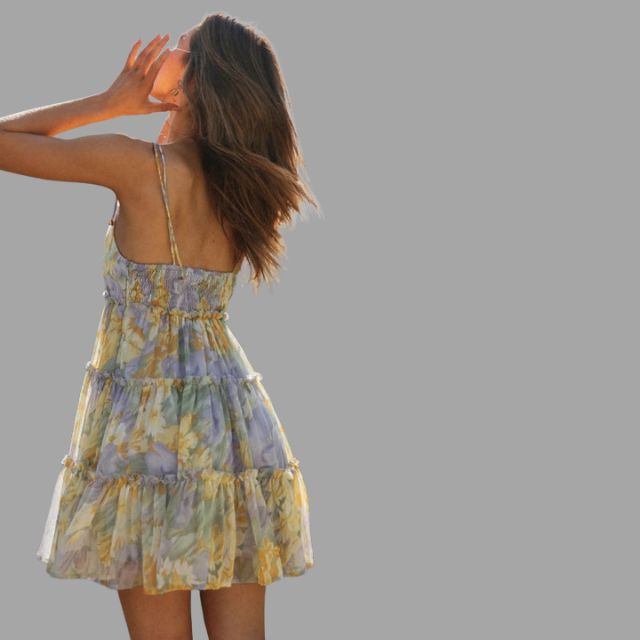 Playful, tiered mini dress with a delicate print