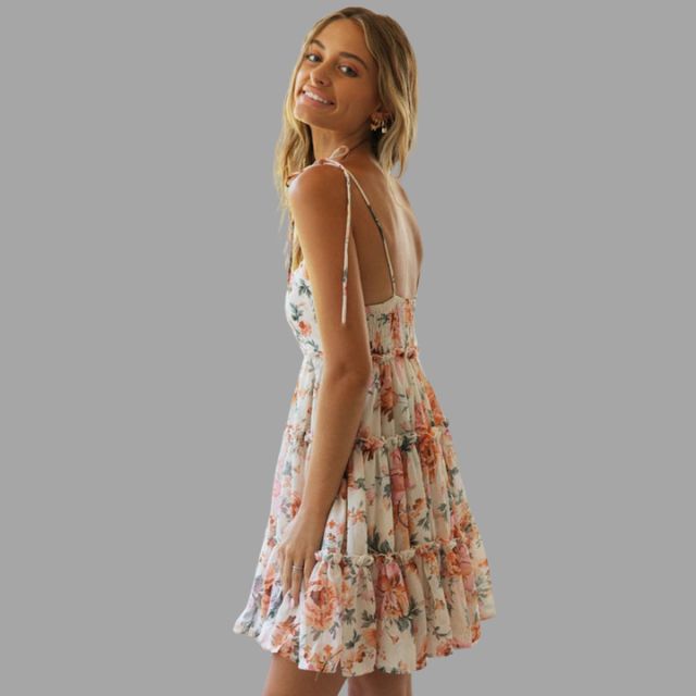 Playful, tiered mini dress with a delicate print