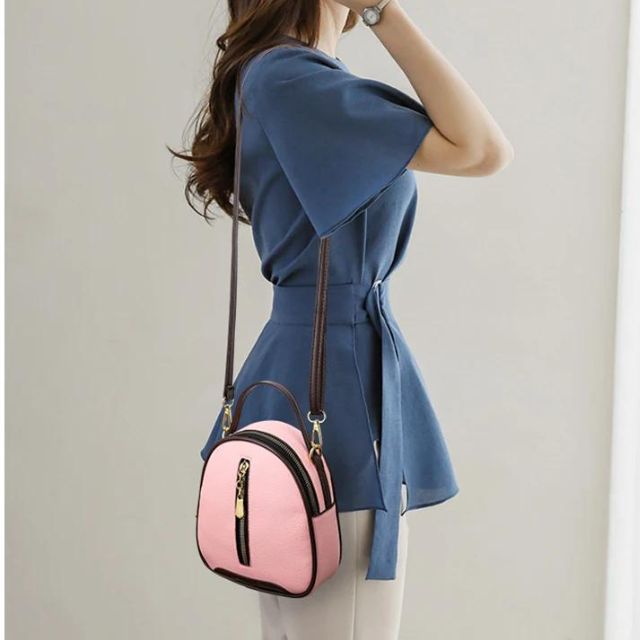 Shoulder bag with zip